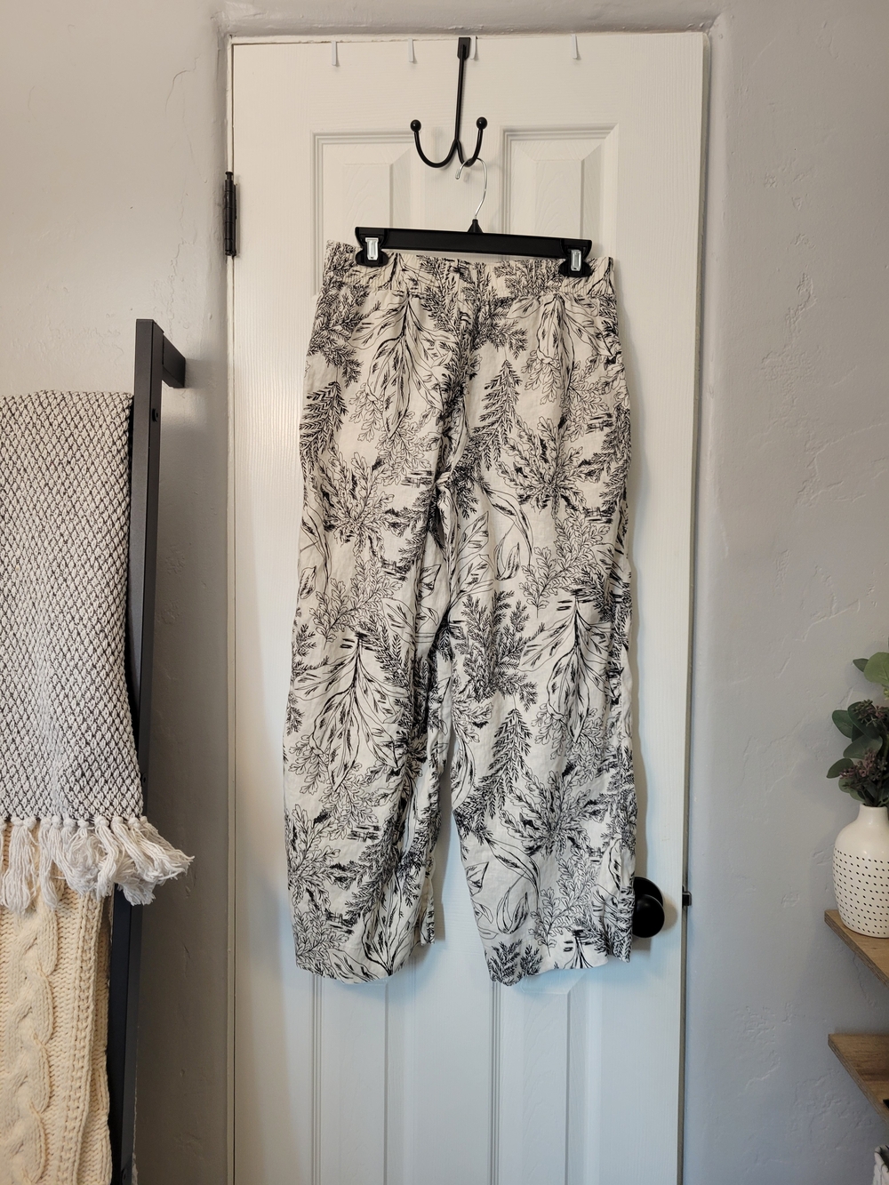 Tahari Black and White Printed Linen Pants - Picture 2 of 3